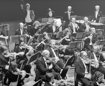 881899 Afbeelding van het U.S.O. (Utrechts Stedelijk Orkest) tijdens een concert in het Muziekcentrum Vredenburg te Utrecht.